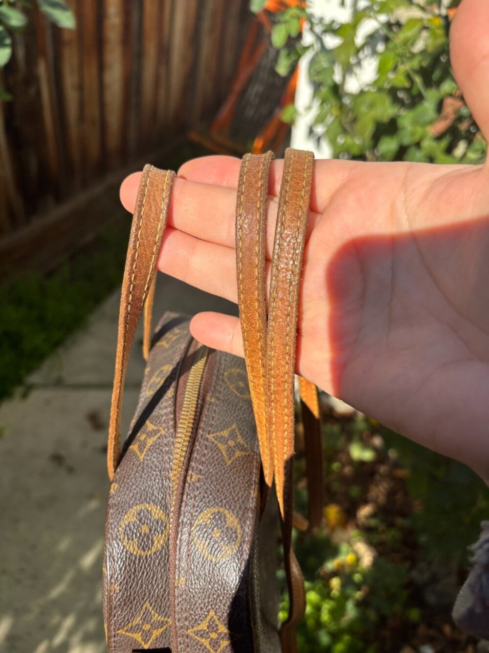 Authentic Louis Vuitton crossbody bag - Picture 5 of 13